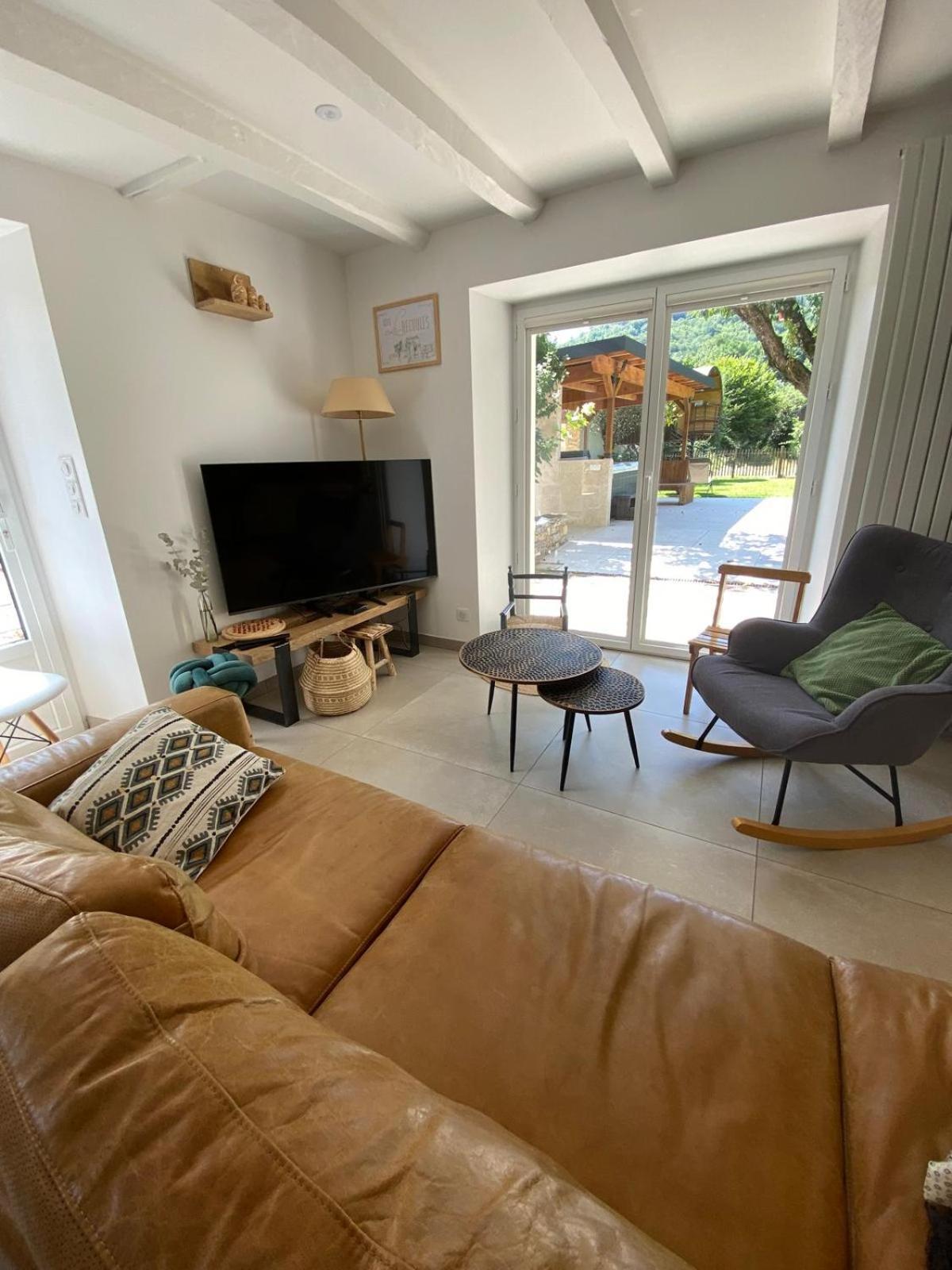 Gite Le Recoules Villa เอสปาลิยง ภายนอก รูปภาพ